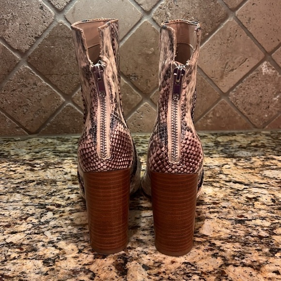 Steve Madden Trista Tri-Colored Snake Ankle Boots Size 8.5 - Picture 5 of 9